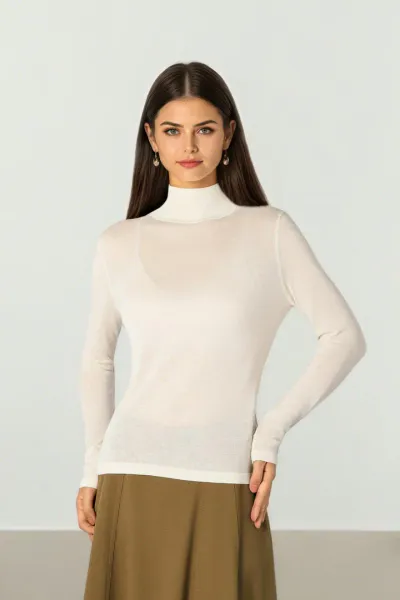 Cream Turtleneck Pullover - L