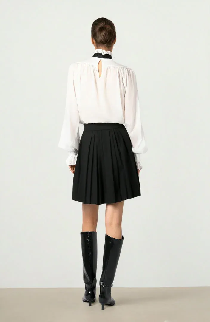 Off white Blouse With Black Neck - L