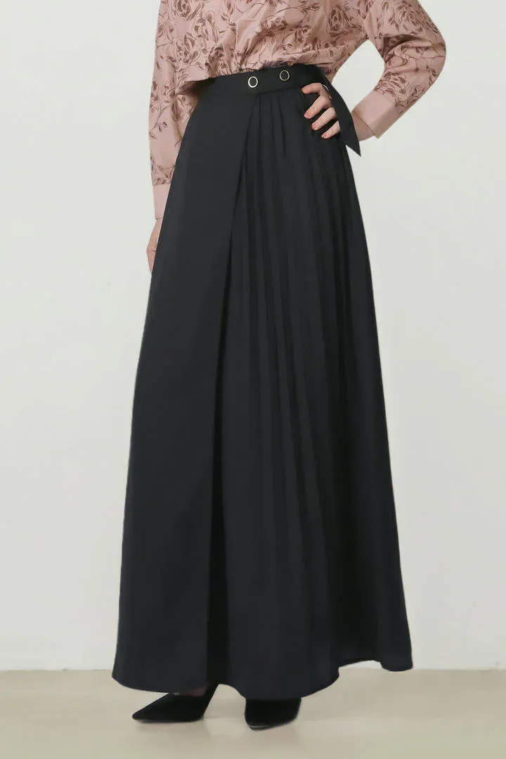 Black Pleated Crepe Maxi Skirt - L